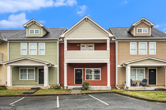 townhome / multi-family property featuring a balcony