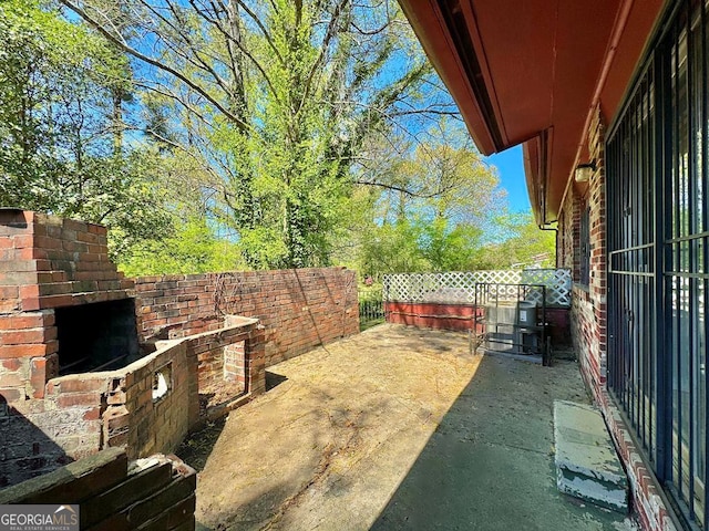 view of yard with a patio