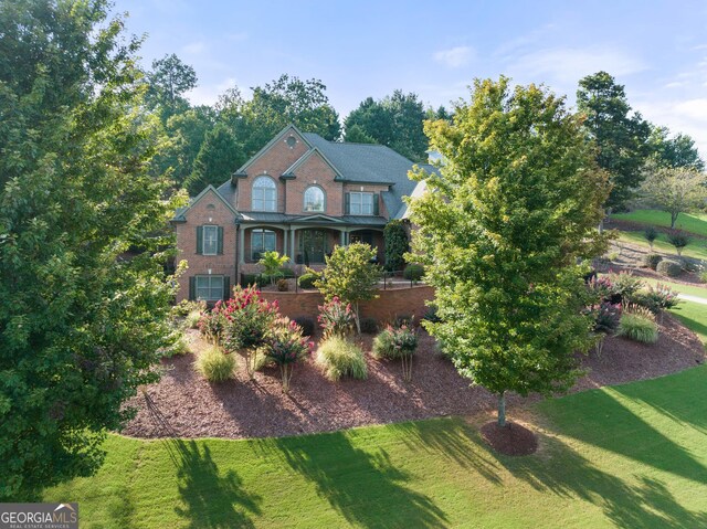 view of front of property featuring a front yard