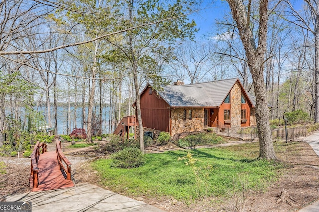 view of front of property featuring a water view and a front yard