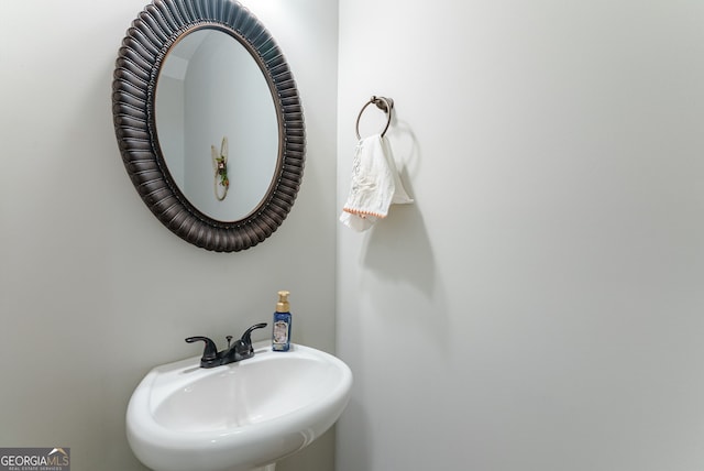 bathroom featuring sink