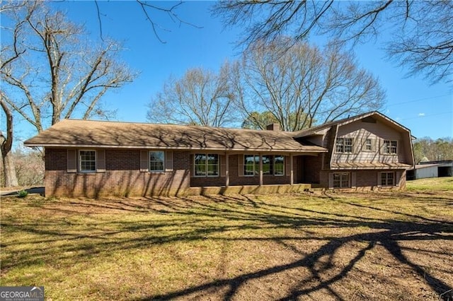 view of front of house with a front lawn