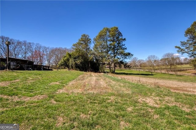 view of yard featuring a rural view