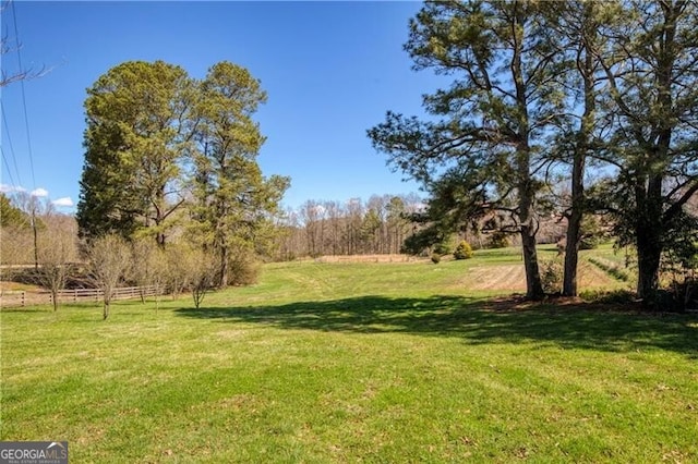 view of yard featuring a rural view