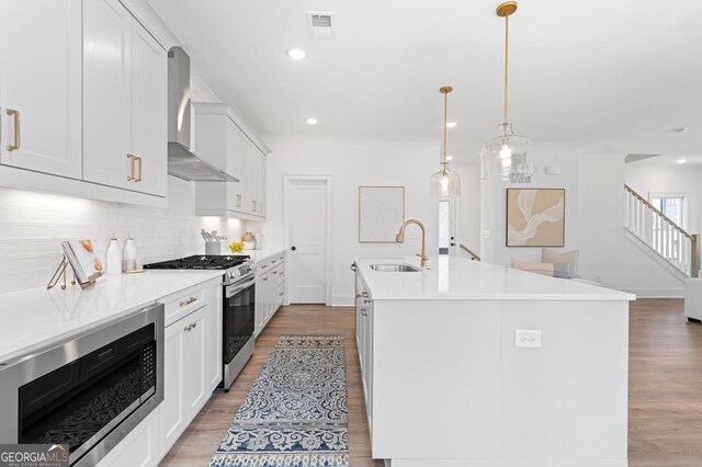 dining room featuring sink, a chandelier, and light wood-type flooring