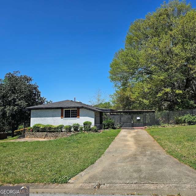 view of front of property with a front lawn