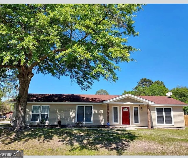 ranch-style home with a front lawn