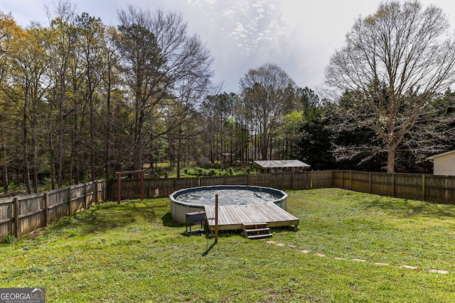 view of yard featuring a fenced in pool