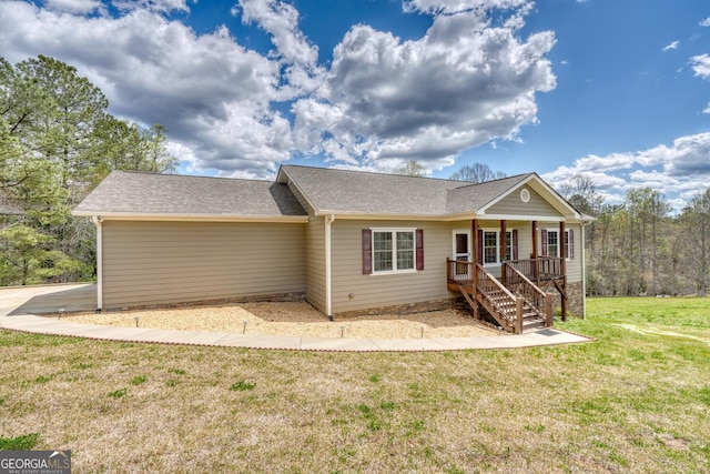 ranch-style home featuring covered porch and a front lawn