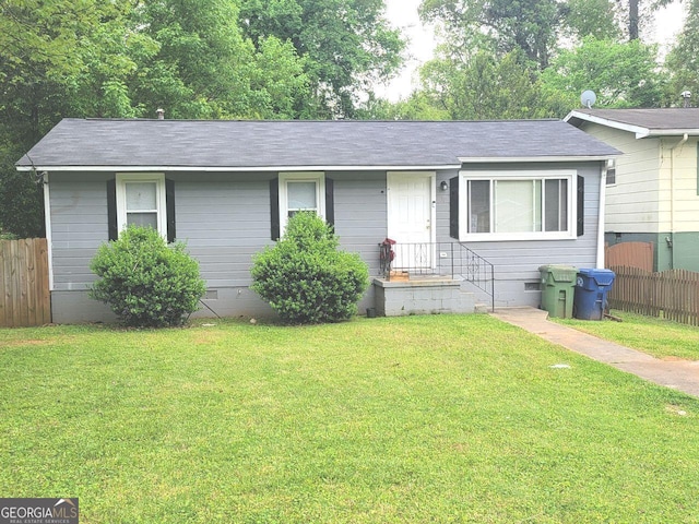 single story home with a front lawn