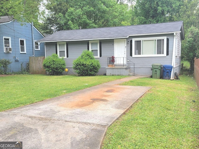 view of front of home featuring a front yard