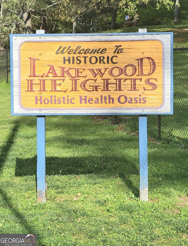 community sign featuring a lawn