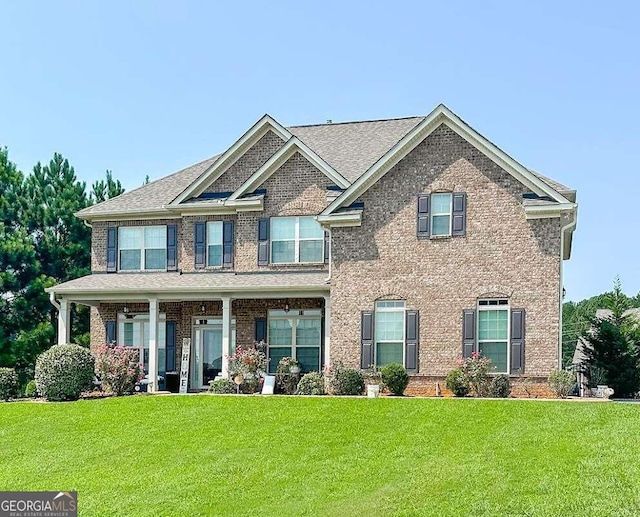 craftsman-style house featuring a front lawn