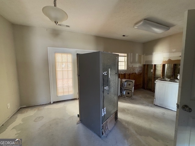 entryway with ceiling fan, light colored carpet, and a textured ceiling