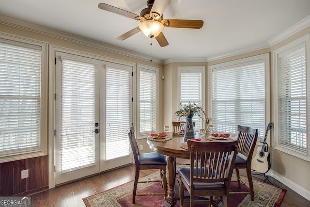 dining area featuring a wealth of natural light, ceiling fan, light hardwood / wood-style floors, and crown molding