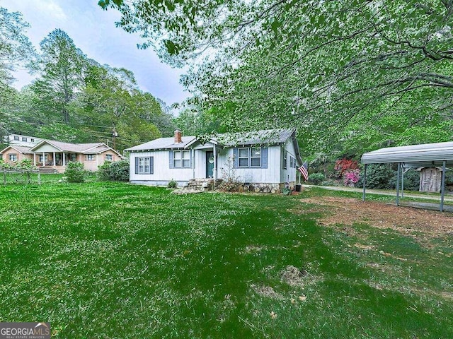 view of front of property with a front lawn and a carport