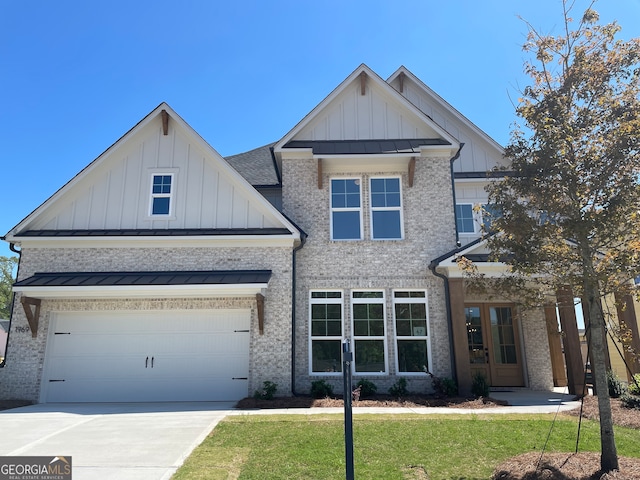 view of front facade featuring a garage and a front yard