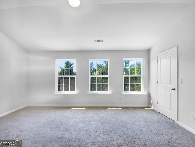 spare room with carpet flooring