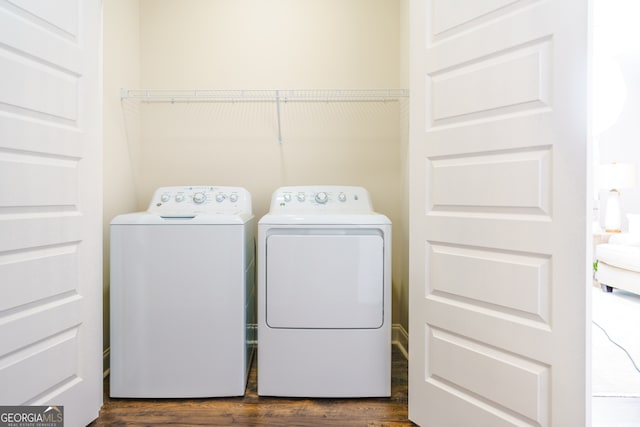 laundry room with dark wood-type flooring and independent washer and dryer