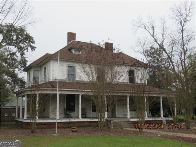 view of front of property featuring a porch