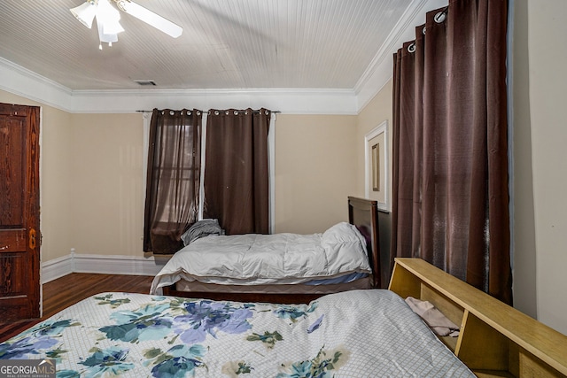 bedroom featuring ceiling fan, dark hardwood / wood-style floors, and crown molding