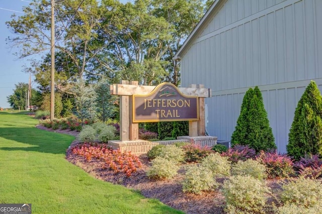 community / neighborhood sign with a lawn