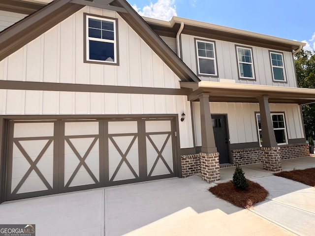 view of front facade with a garage