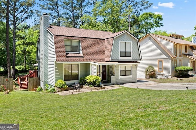 view of front facade with a front yard