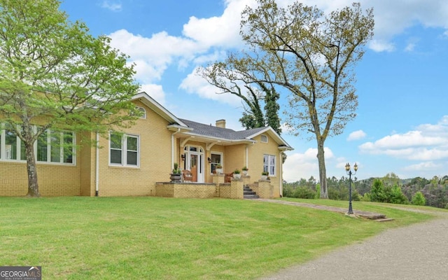 view of front of property with a front yard