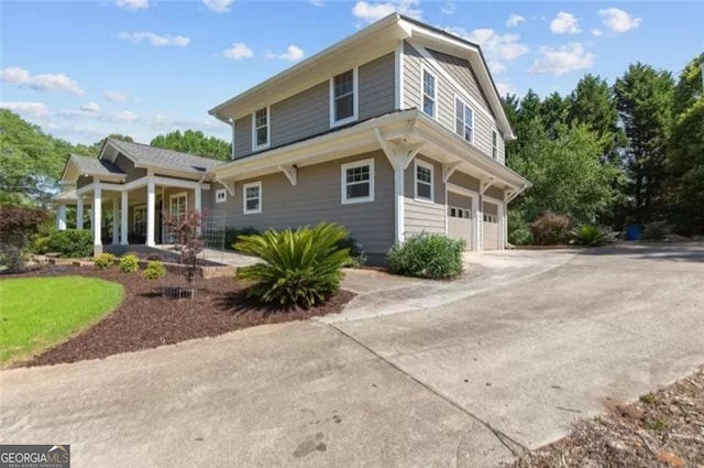 view of front of house featuring a garage