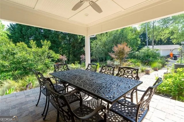 view of terrace with ceiling fan