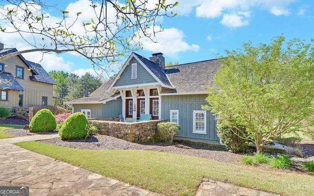 view of front of house with a front lawn