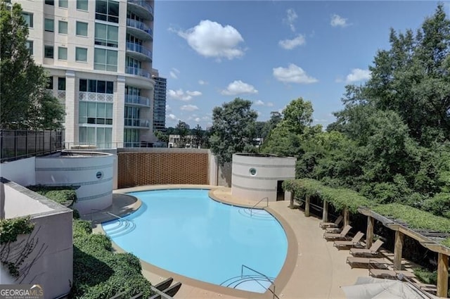 view of swimming pool