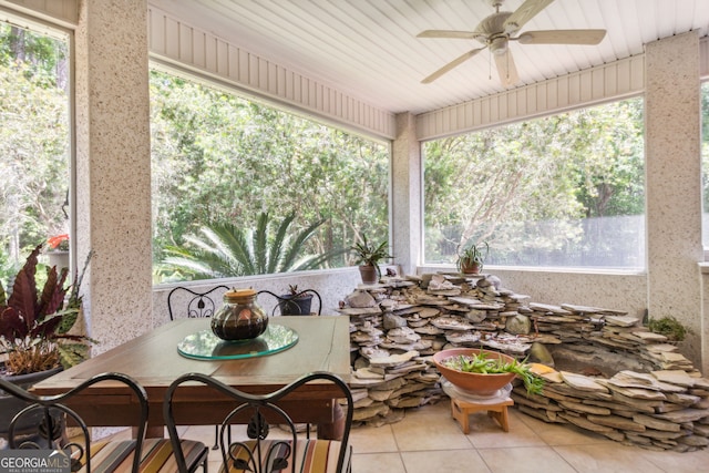 view of terrace featuring ceiling fan