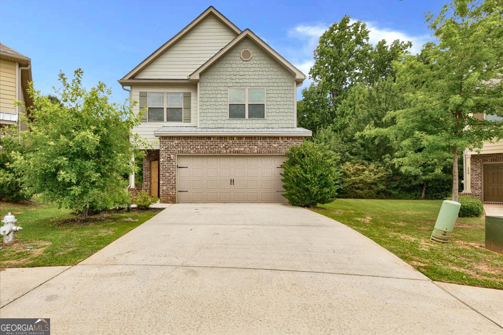 view of front of home featuring a garage and a front yard