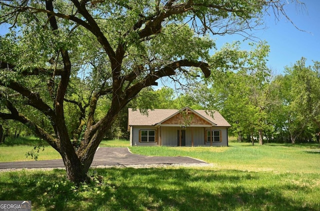 view of front of home with a front lawn