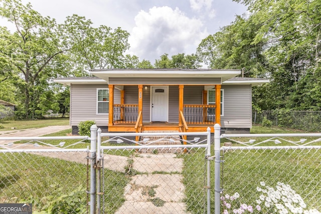 view of front facade with a front lawn and covered porch