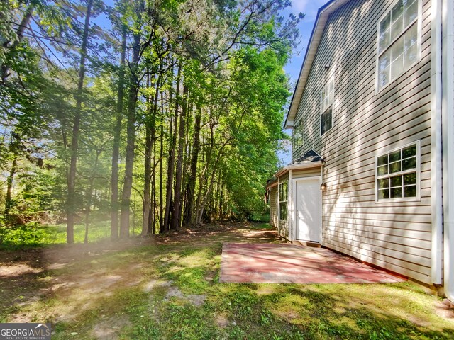 view of yard featuring a patio