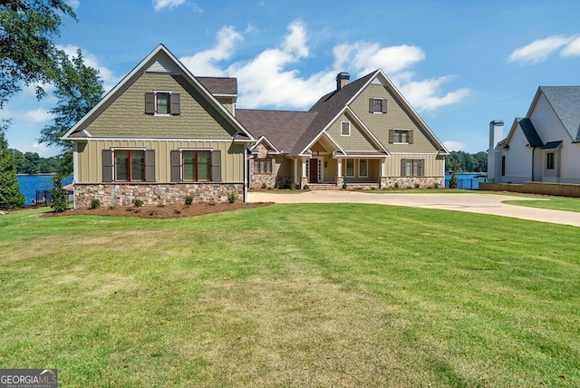 craftsman-style home featuring a front lawn