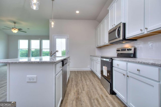 168 Chapman Ridge Rd, Macon, GA 31211 - kitchen featuring stainless steel appliances, light wood-type flooring, a sink, an island with sink, and a ceiling fan