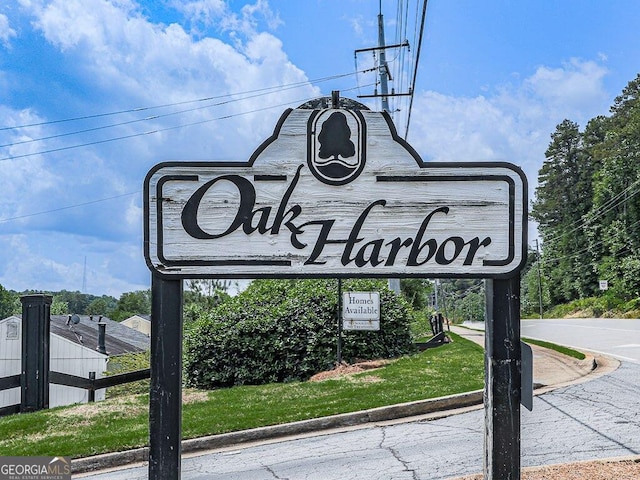 community / neighborhood sign featuring a lawn