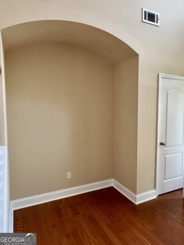 spare room featuring dark wood-type flooring