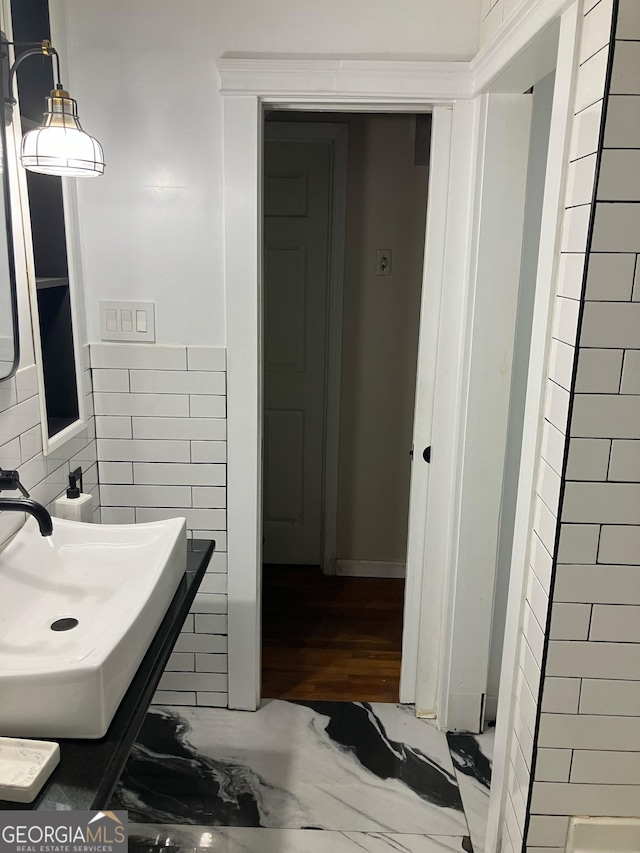 bathroom featuring decorative backsplash and sink