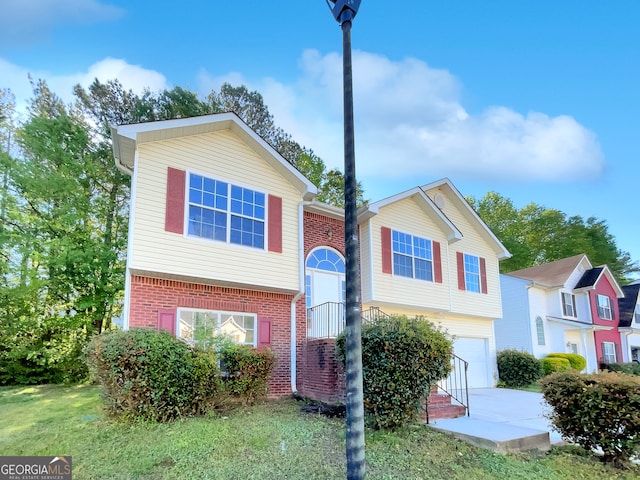 split foyer home featuring a front yard and a garage