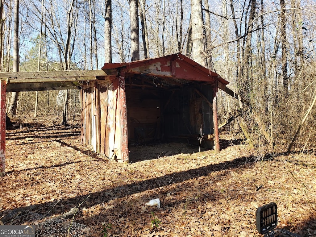 view of outdoor structure