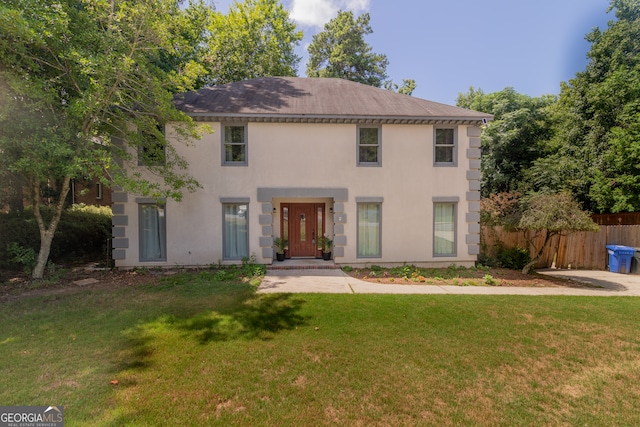 view of front of home with a front lawn