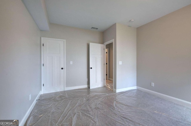 unfurnished room with carpet