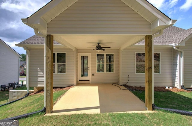 view of terrace featuring ceiling fan