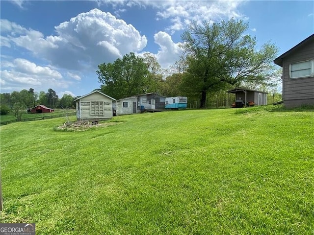 view of yard featuring a storage unit