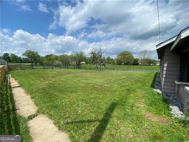 view of yard featuring a rural view